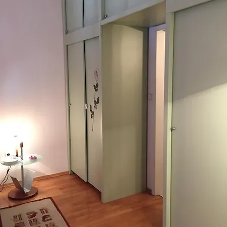 On Zdraviliski Trg 7