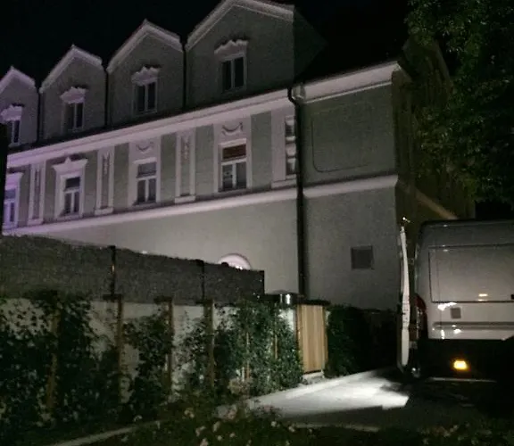 On Zdraviliski Trg 7 Рогашка Слатина