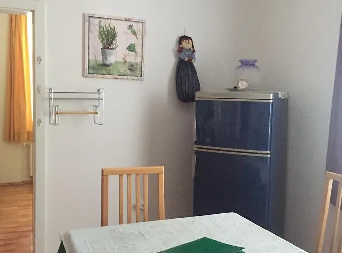 On Zdraviliski Trg 7 * Рогашка Слатина