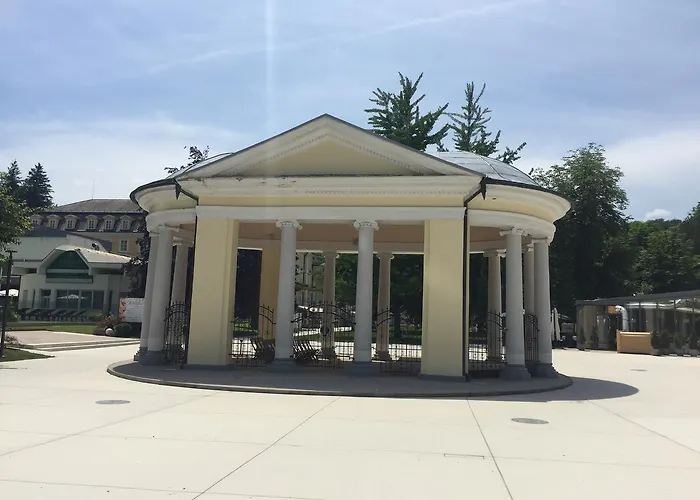 On Zdraviliski Trg 7 Рогашка Слатина